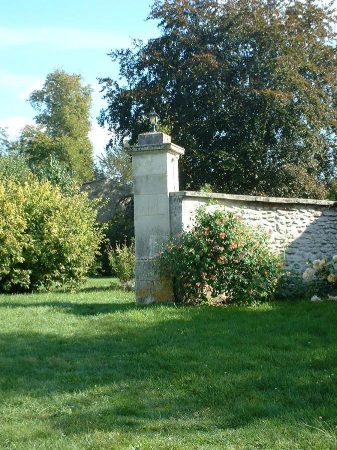 La Laiterie Du Logis Bed & Breakfast Chaniers Dış mekan fotoğraf